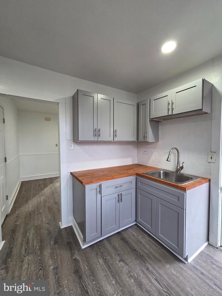 207 Spruce St - Photo 3 of 12