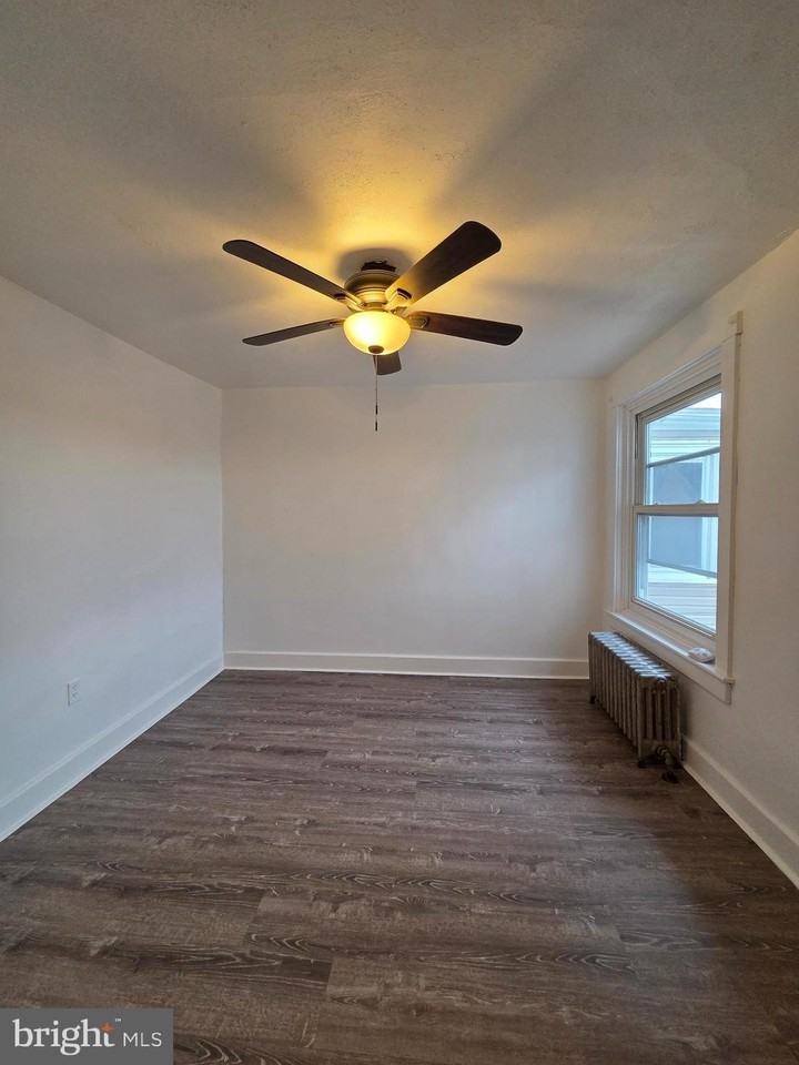 207 Spruce St - Photo 7 of 12