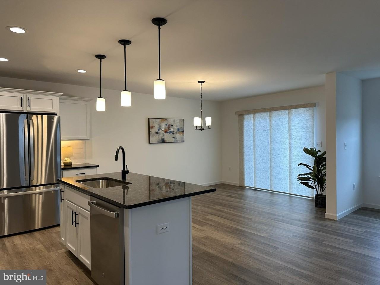 330 Acer Ave - Photo 2 of 23