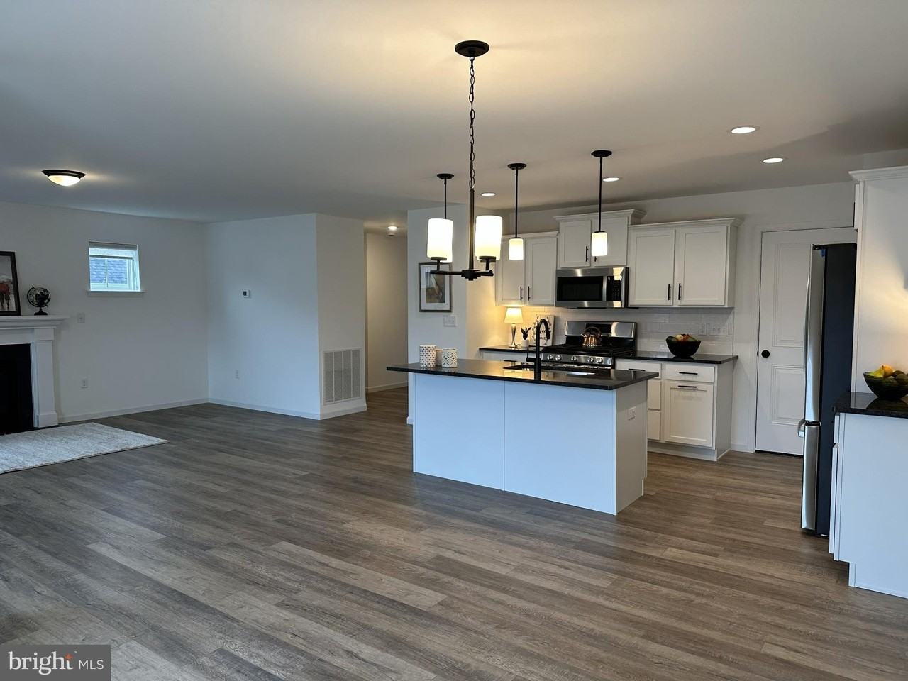 330 Acer Ave - Photo 3 of 23