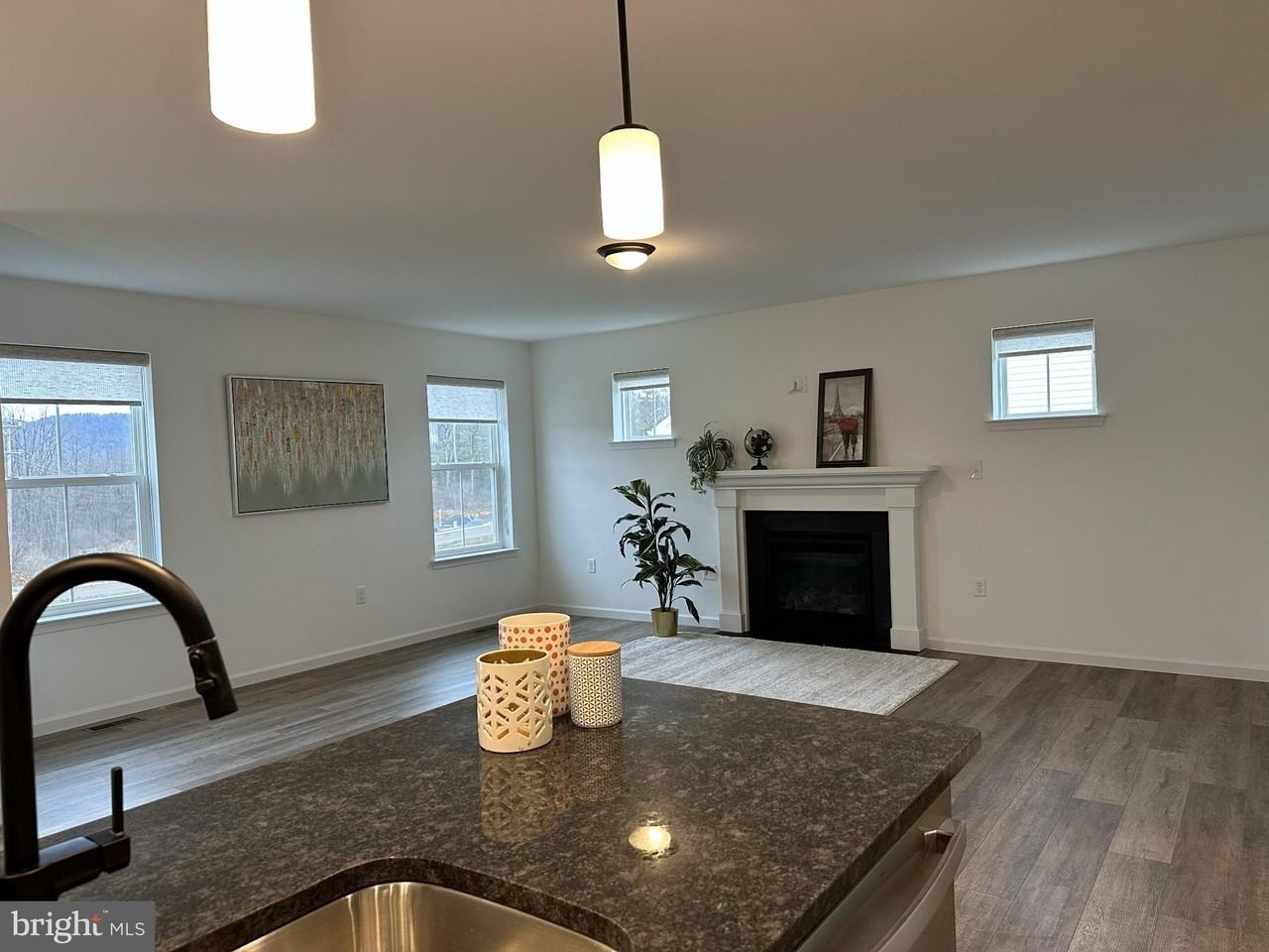 330 Acer Ave - Photo 6 of 23