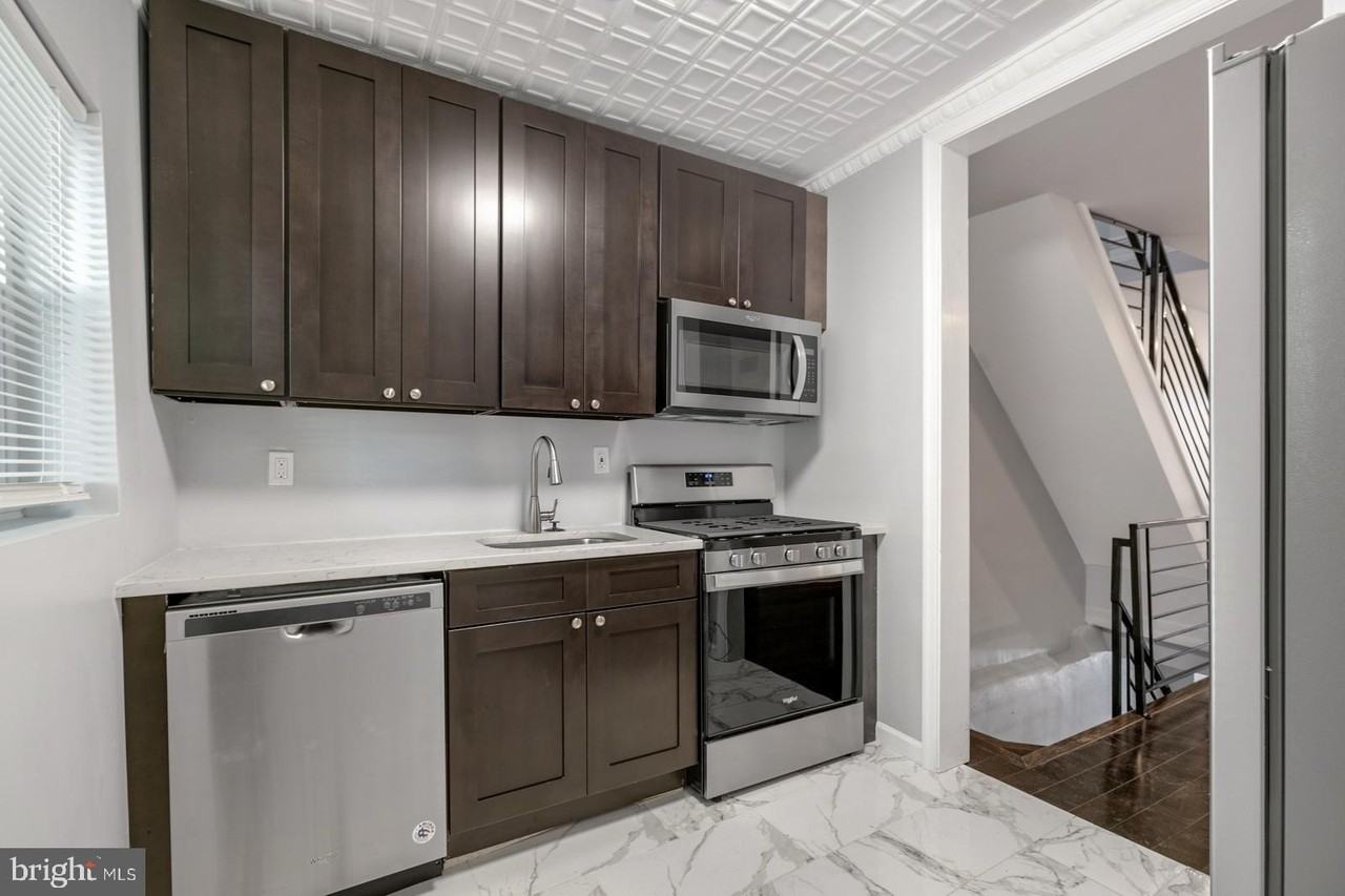 1921 S Norwood St - Photo 3 of 18