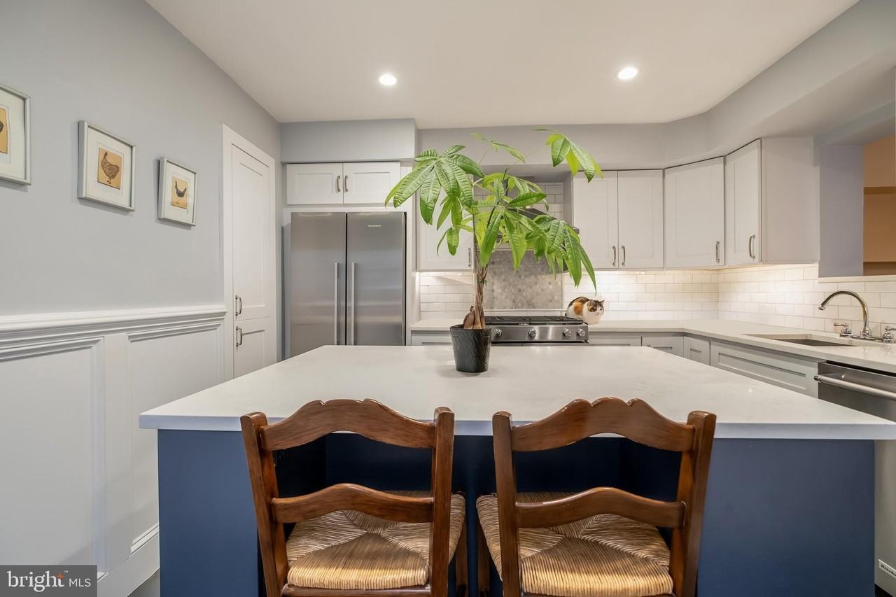 908 S Front St - Photo 4 of 27