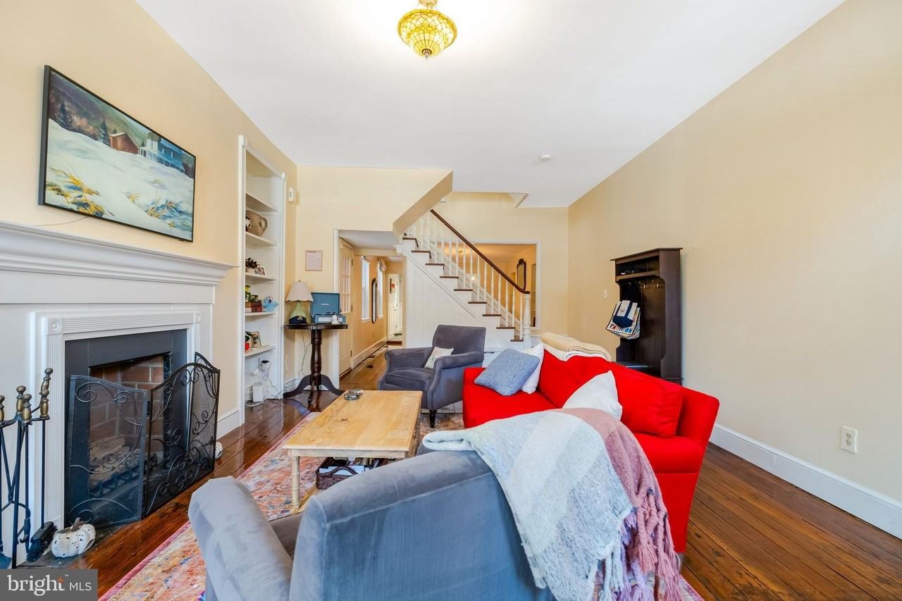 908 S Front St - Photo 7 of 27