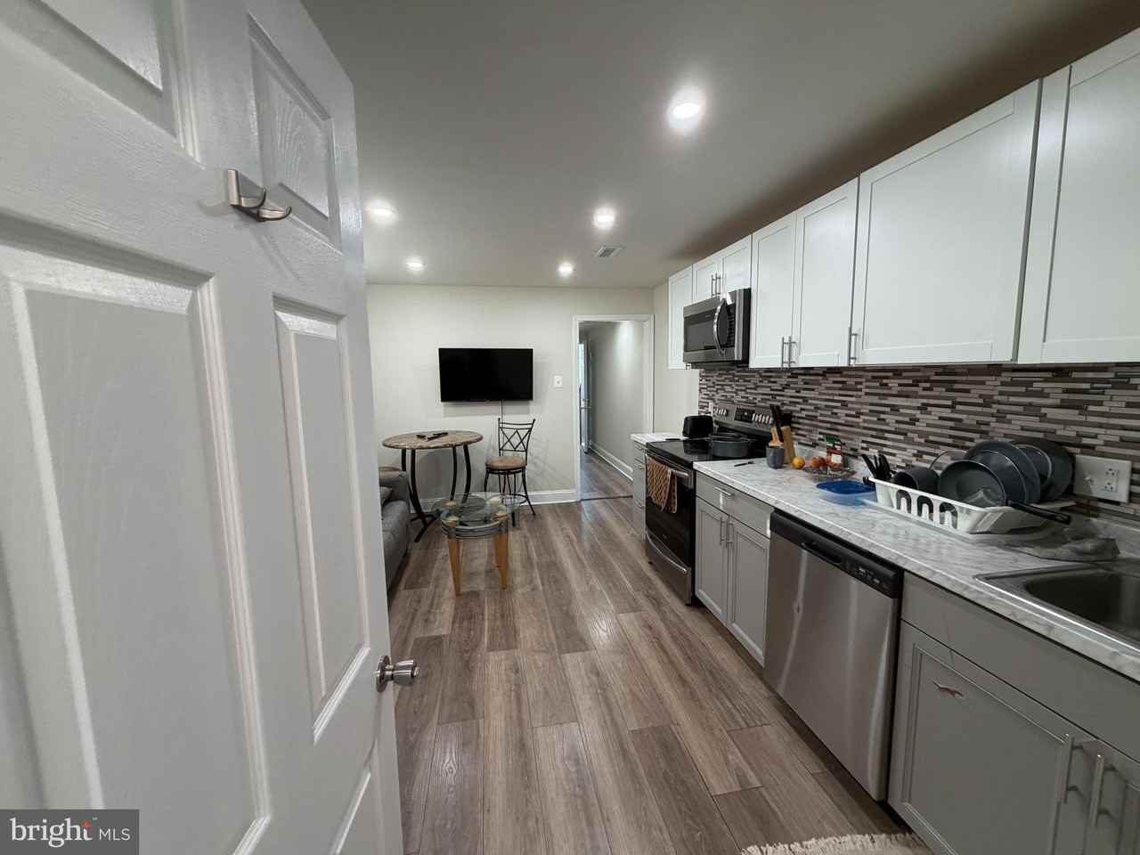 5933 Ogontz Ave Fl 3 #FL3 - Photo 7 of 14