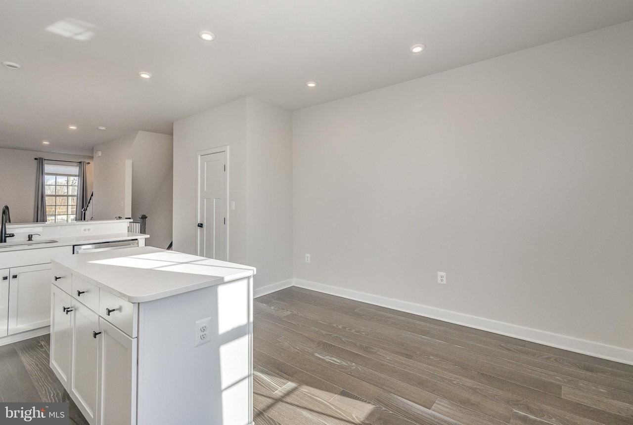 1002 Alum Spring Rd - Photo 7 of 23