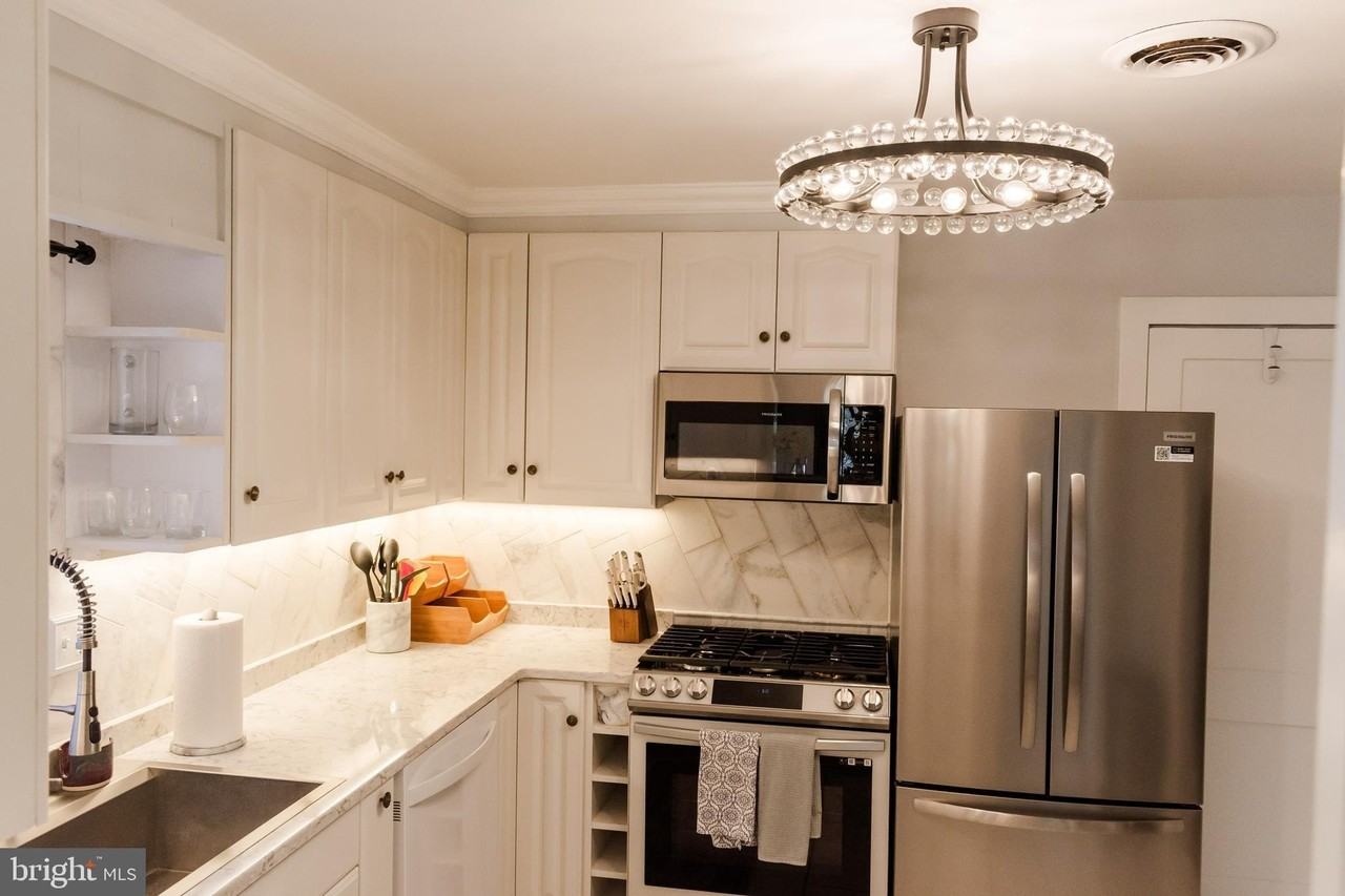 1548 Weston Ln - Photo 6 of 21