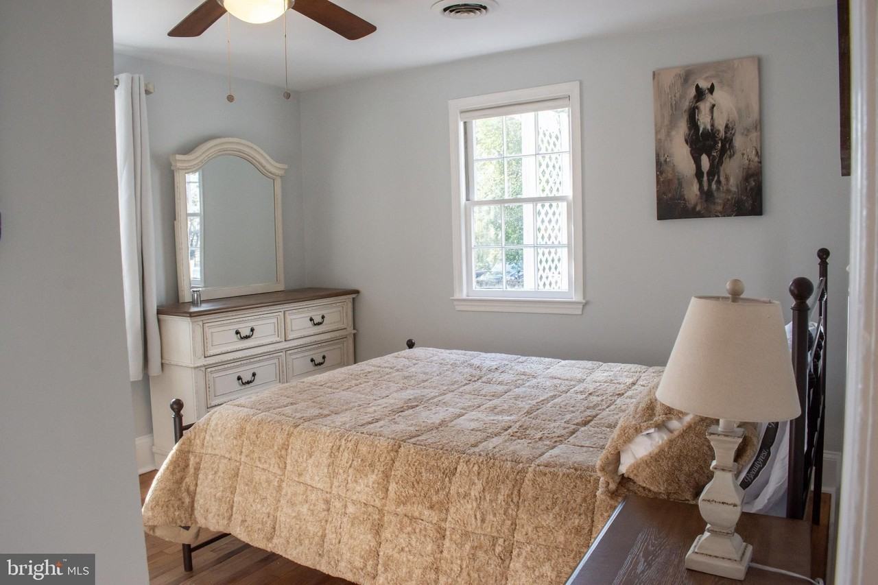 1548 Weston Ln - Photo 7 of 21