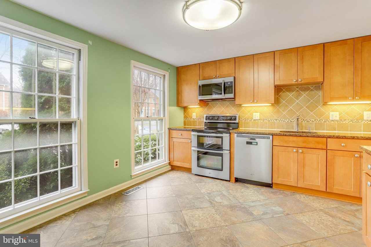 8003 Bethelen Woods Ln - Photo 5 of 50