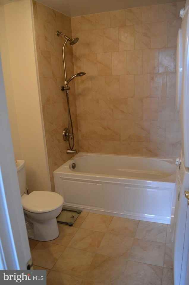 11162 Harbor Ct - Photo 5 of 8