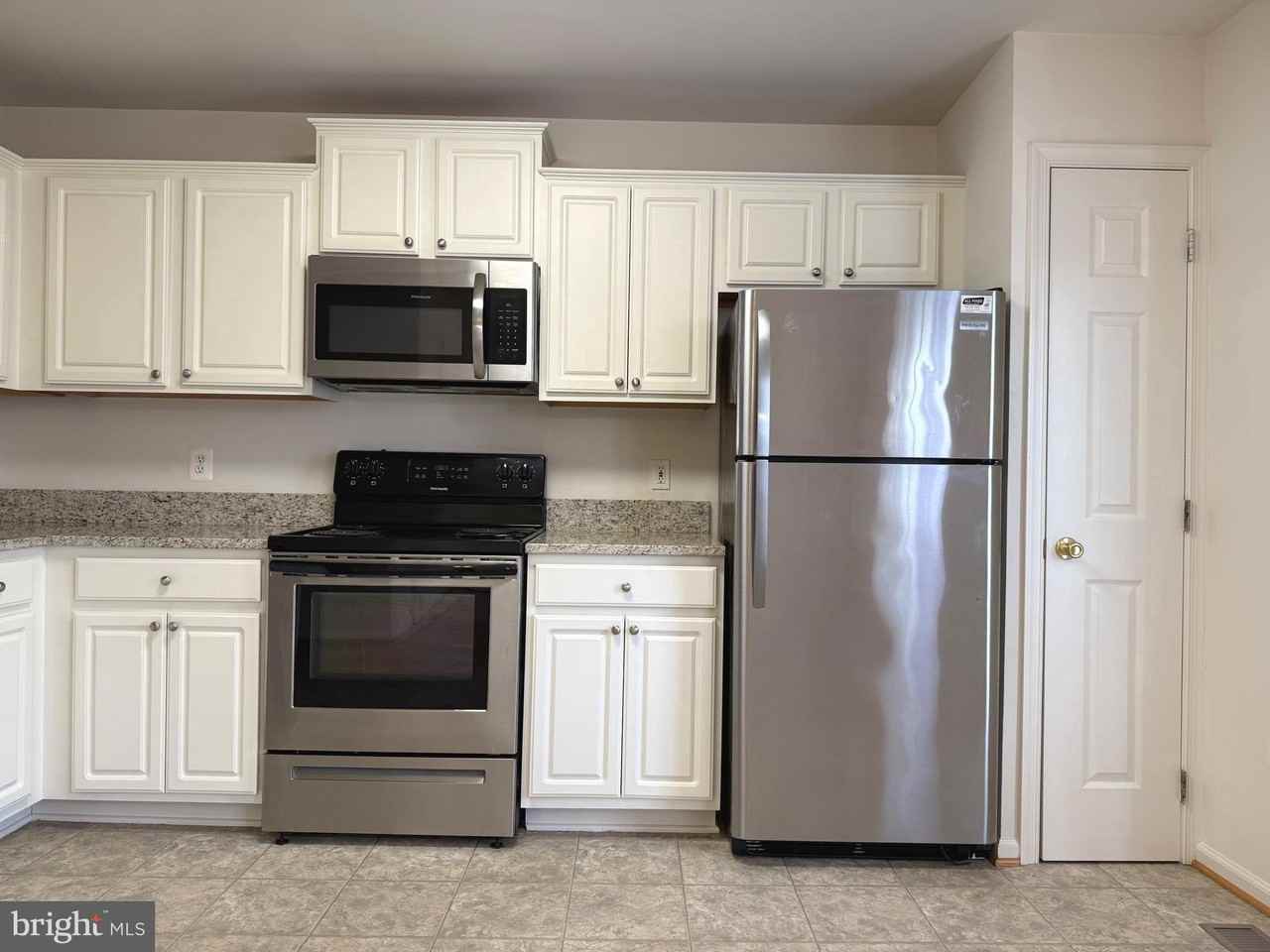 111 Merrill Ct - Photo 4 of 13