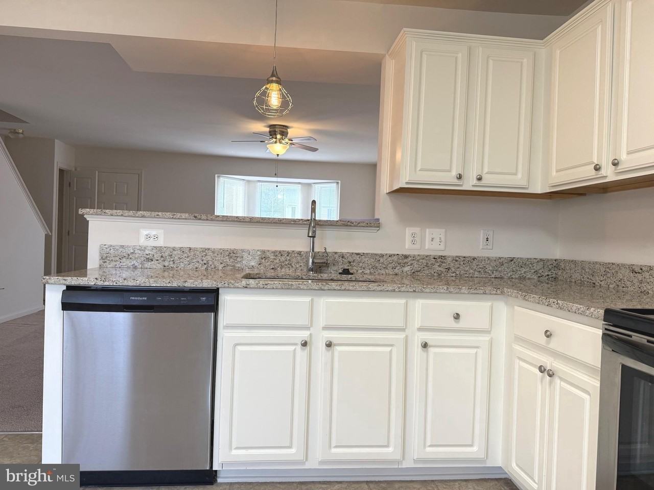 111 Merrill Ct - Photo 5 of 13