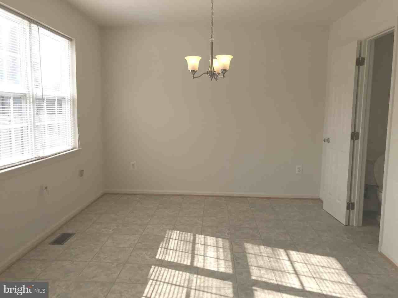 111 Merrill Ct - Photo 6 of 13