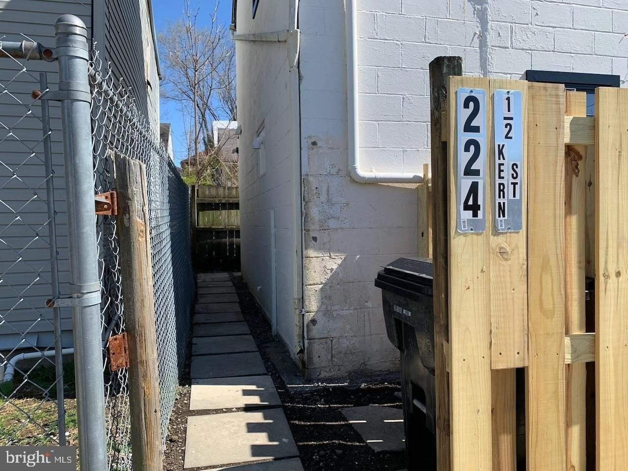 224 1/2 Kern St Unit 224 1/2 #224-1-2 - Photo 2 of 22