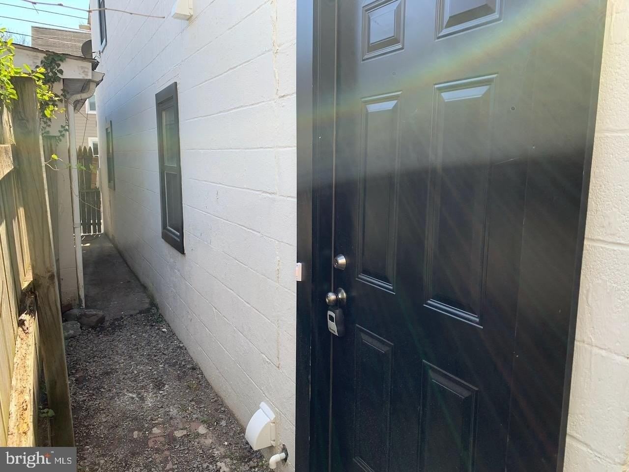 224 1/2 Kern St Unit 224 1/2 #224-1-2 - Photo 3 of 22