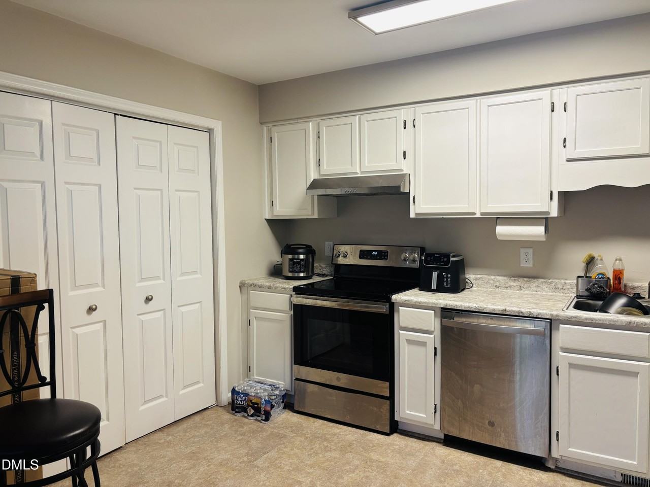 2922 Glenridge Dr Unit B #B - Photo 3 of 6