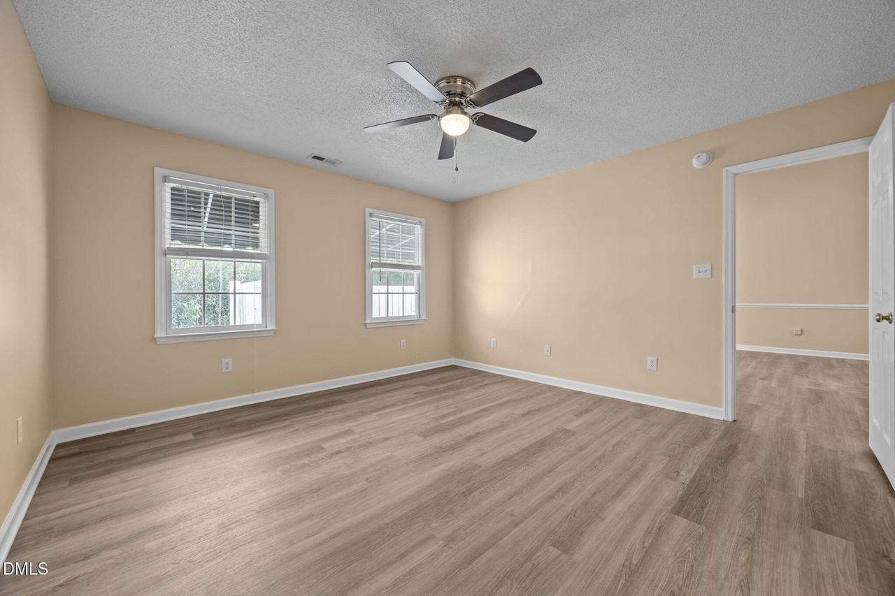 101 Fairwoods Ct - Photo 3 of 30