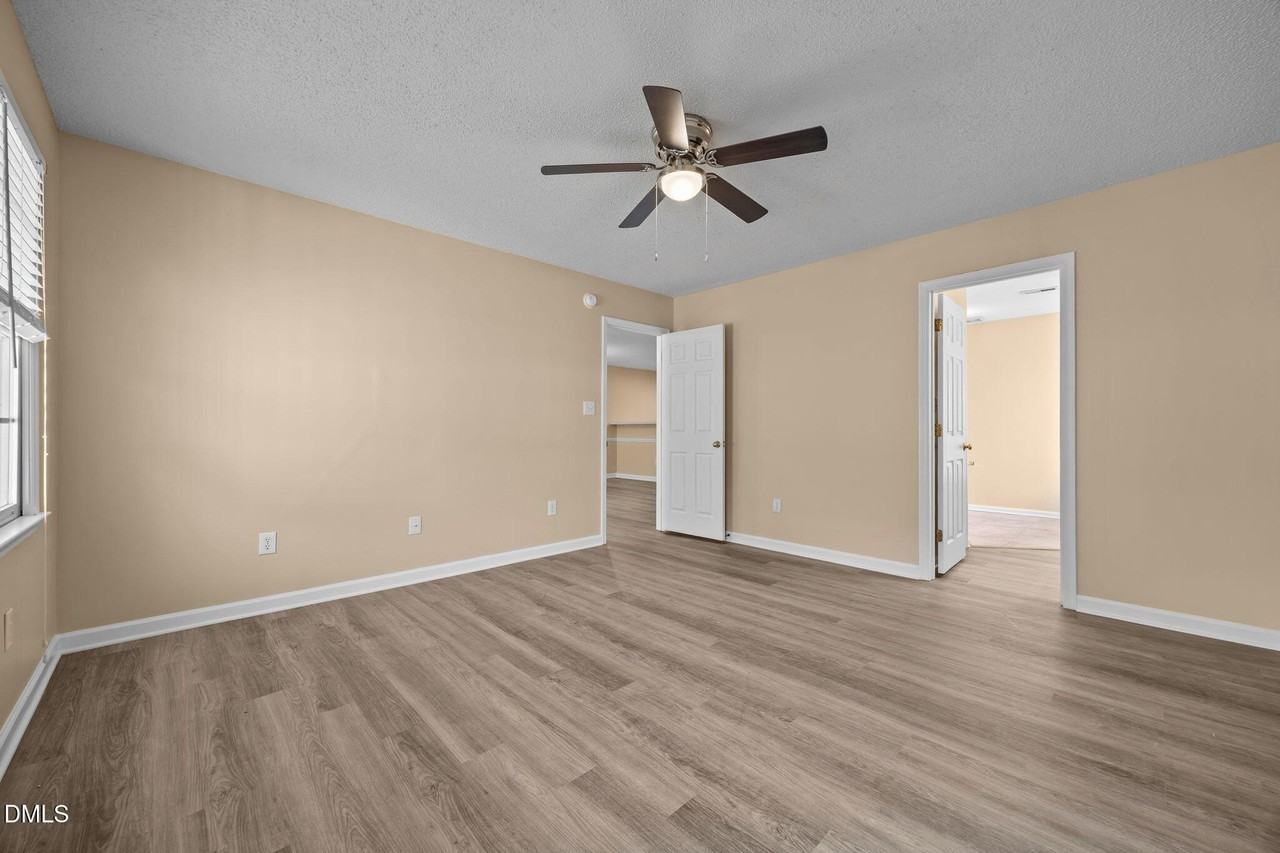 101 Fairwoods Ct - Photo 4 of 30