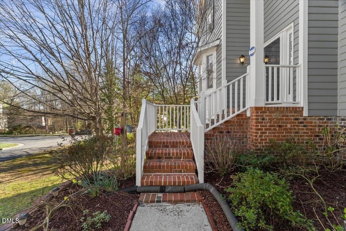 6008 Chittim Ct - Photo 2 of 50