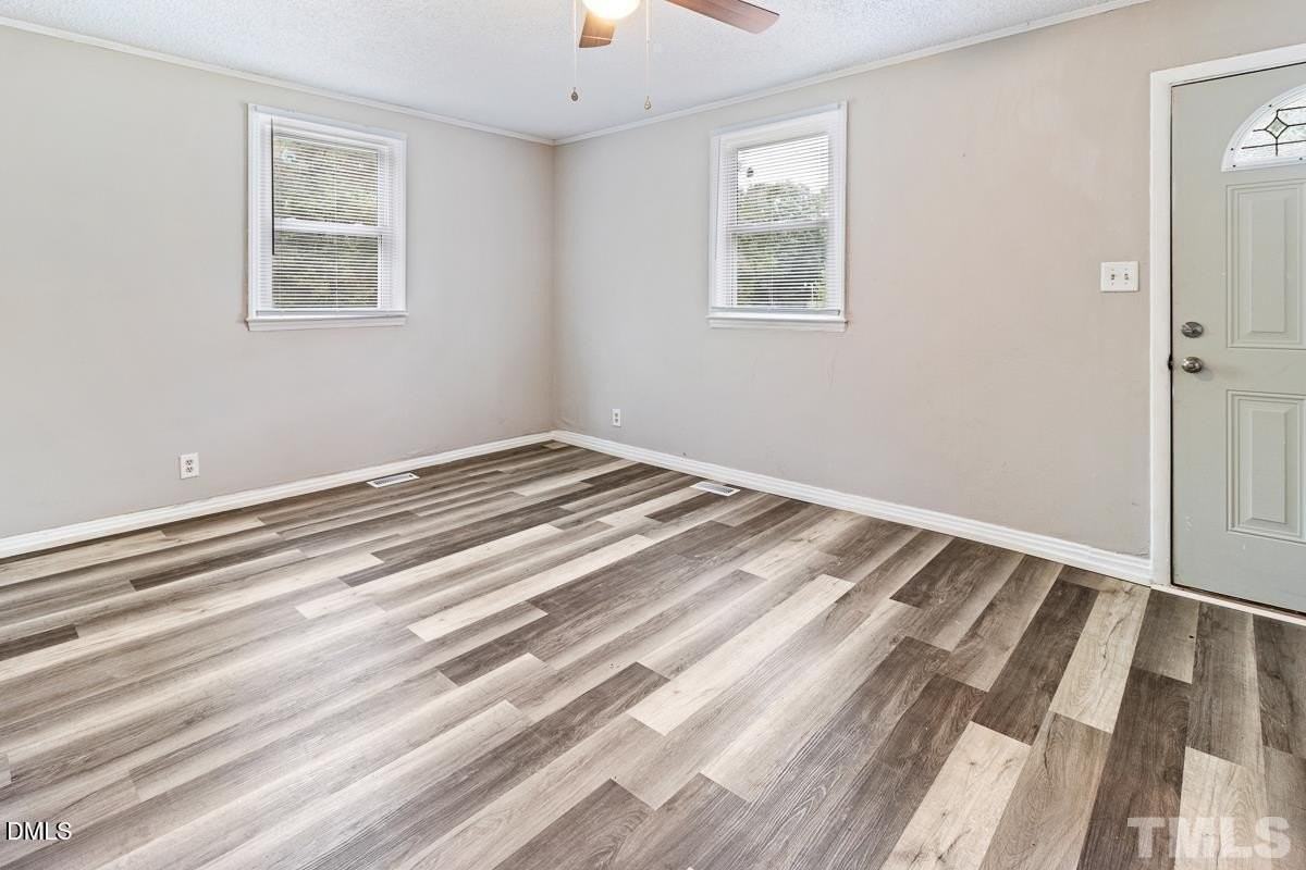 2509 White Oak Ave - Photo 4 of 15