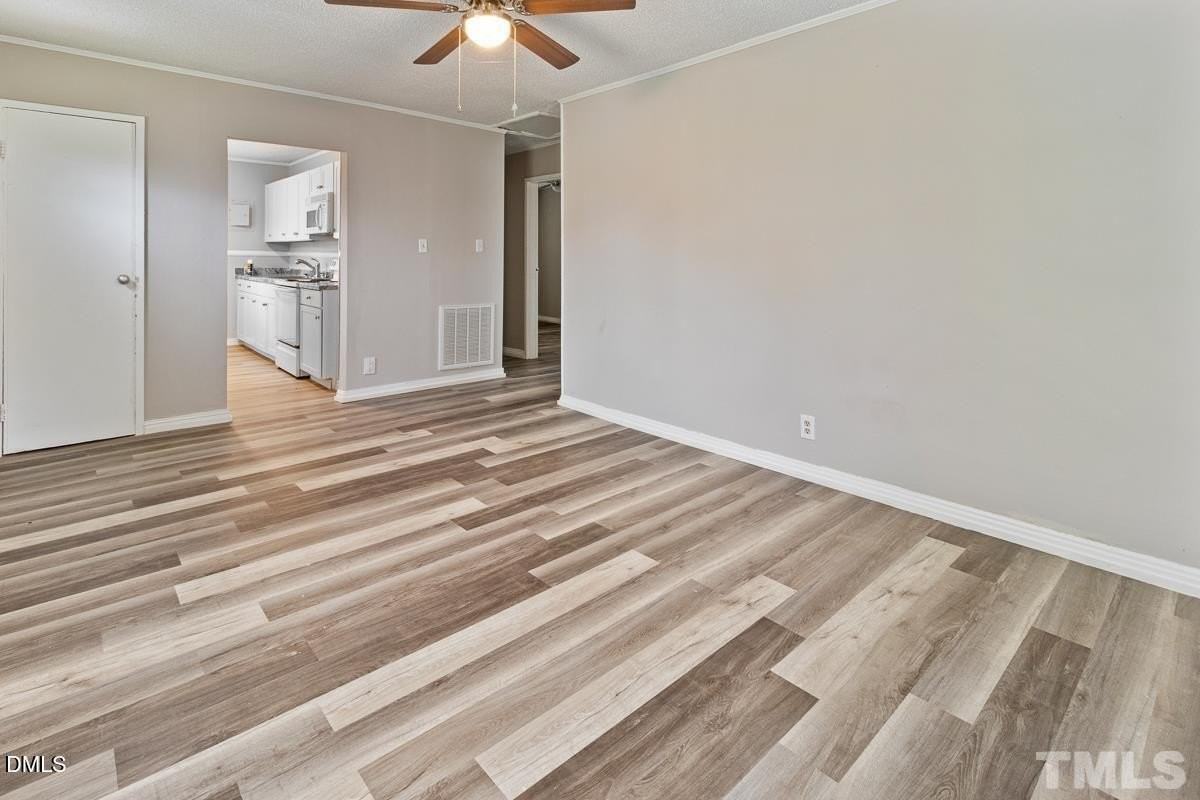 2509 White Oak Ave - Photo 5 of 15