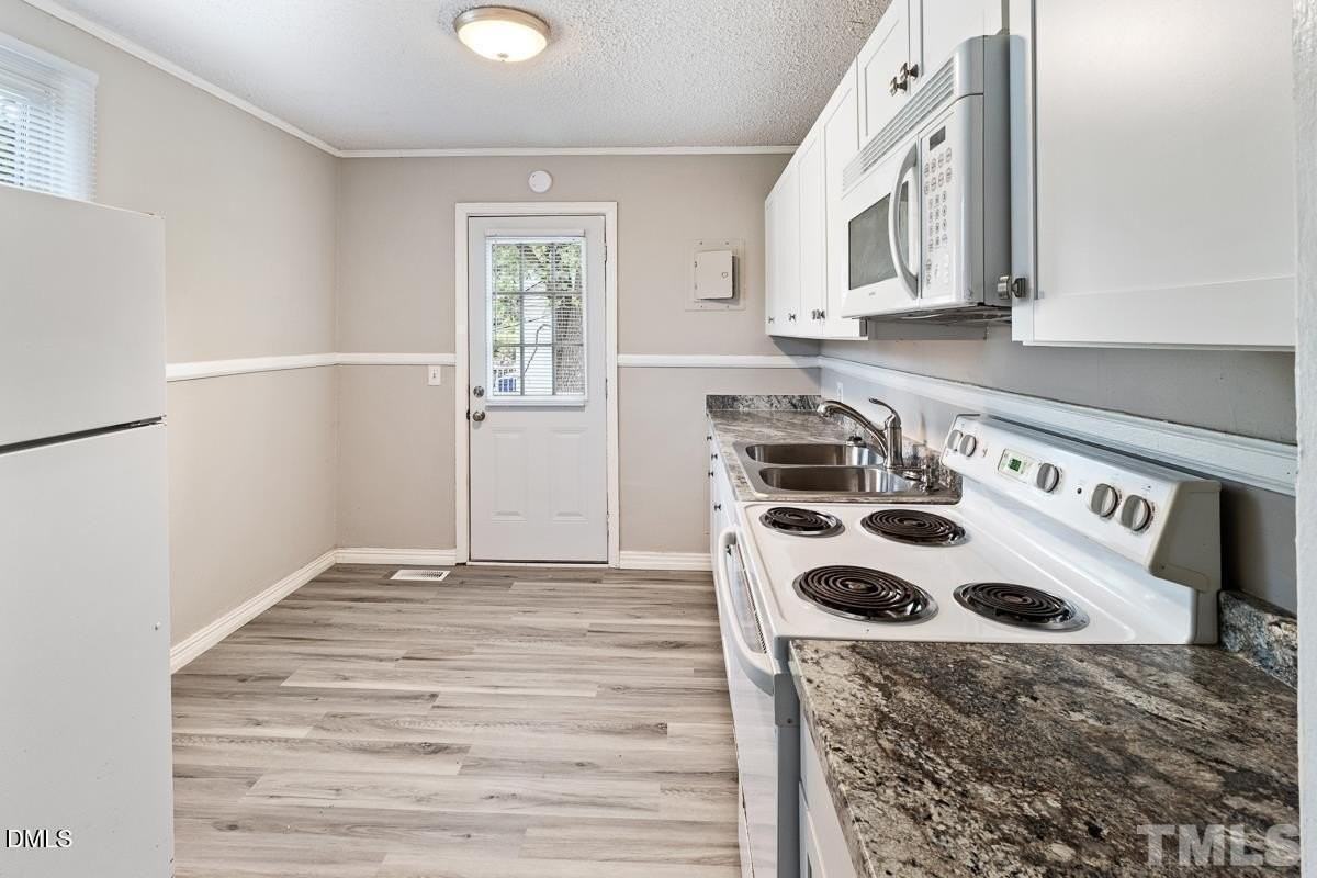 2509 White Oak Ave - Photo 6 of 15