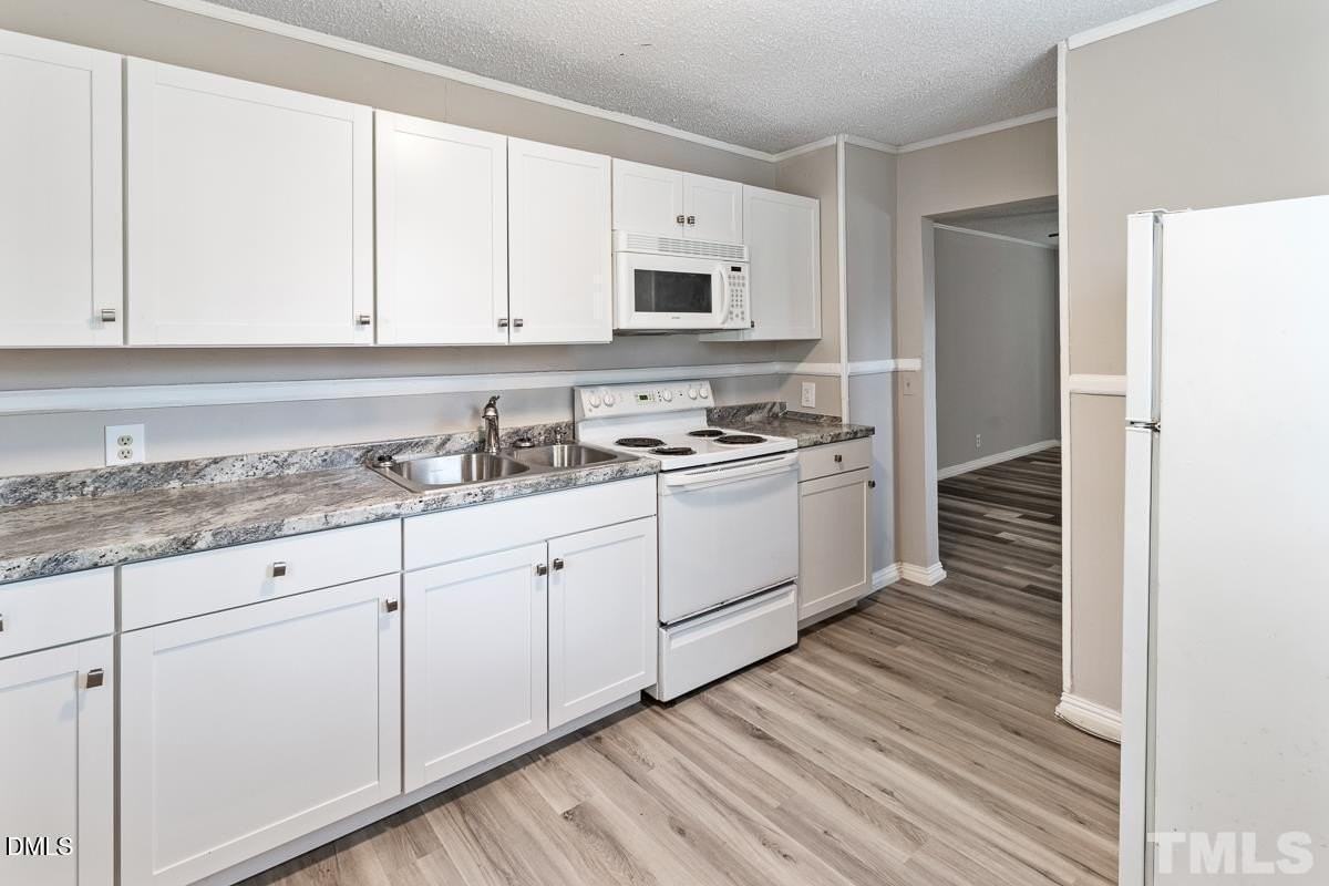 2509 White Oak Ave - Photo 7 of 15