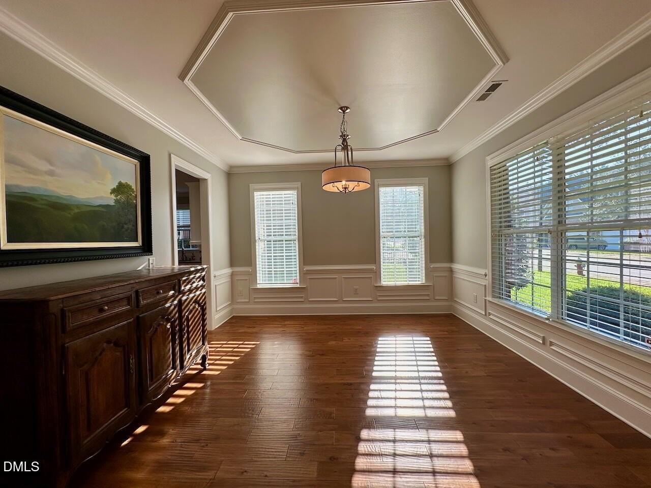 300 Bon Marche Ln - Photo 4 of 27