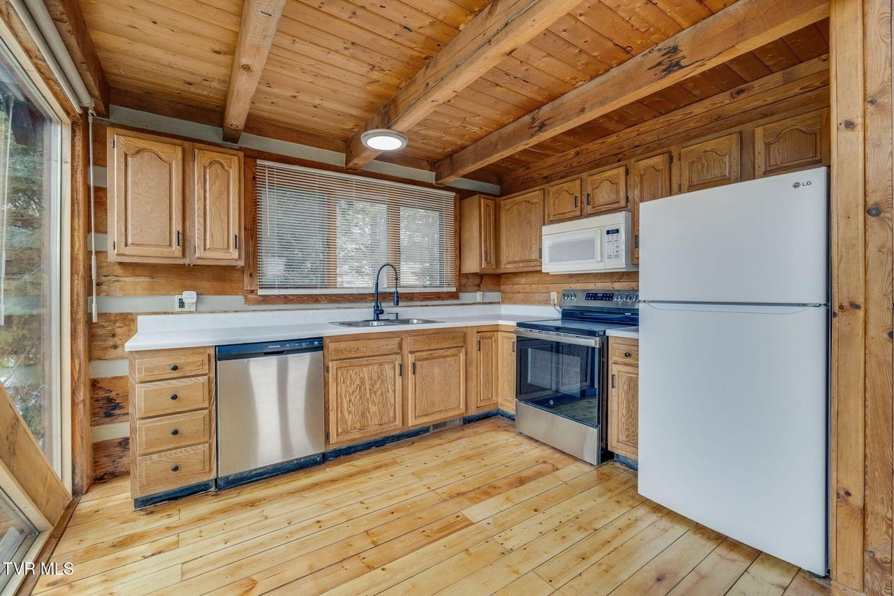 2390 W Allens Bridge Rd Apt 5 #5 - Photo 7 of 26