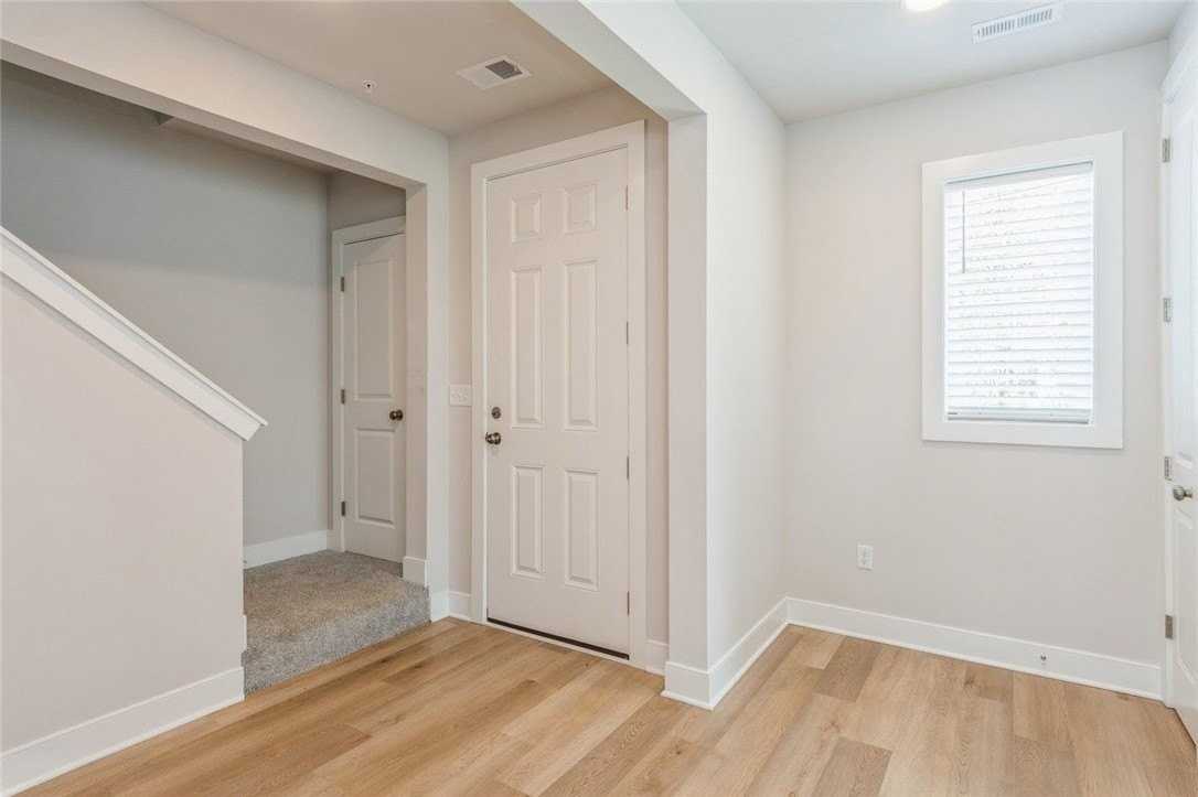 701 Halcyon Ln - Photo 4 of 50