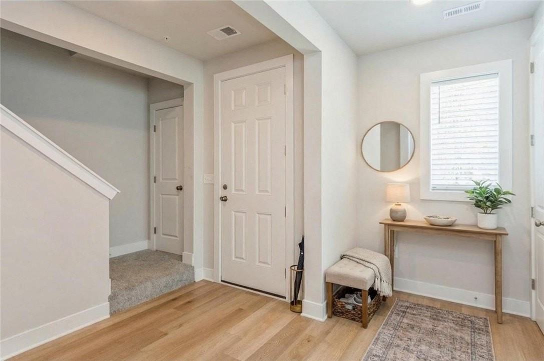 701 Halcyon Ln - Photo 5 of 50