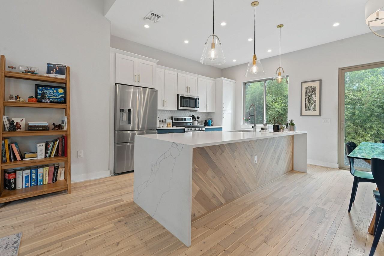 2711 Willow St #A - Photo 3 of 26