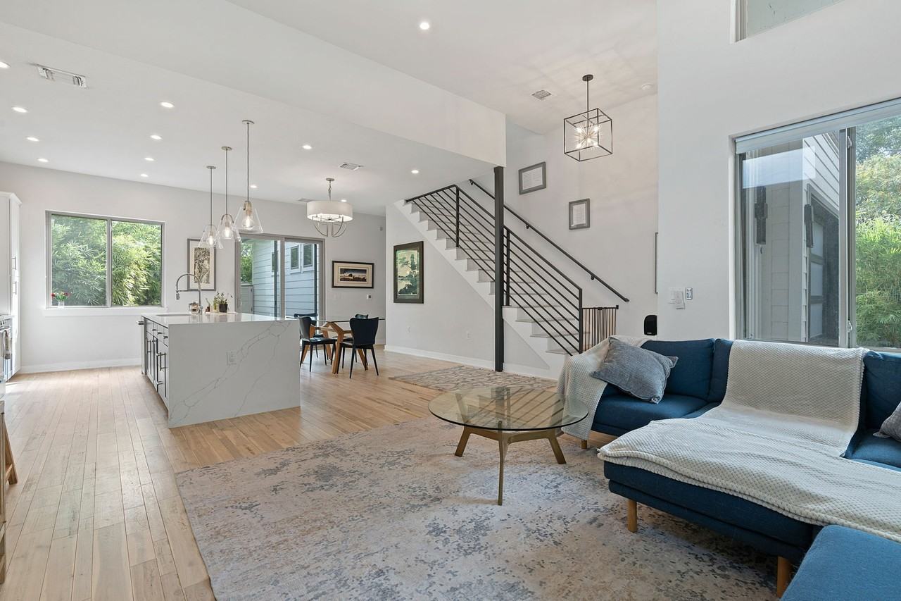 2711 Willow St #A - Photo 4 of 26