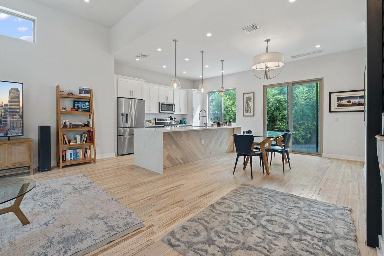 2711 Willow St #A - Photo 5 of 26