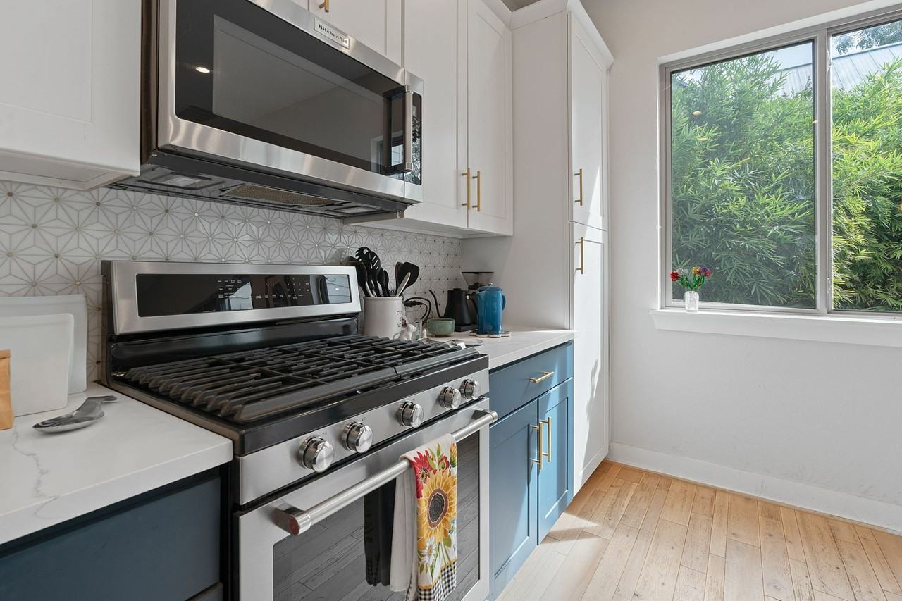 2711 Willow St #A - Photo 7 of 26