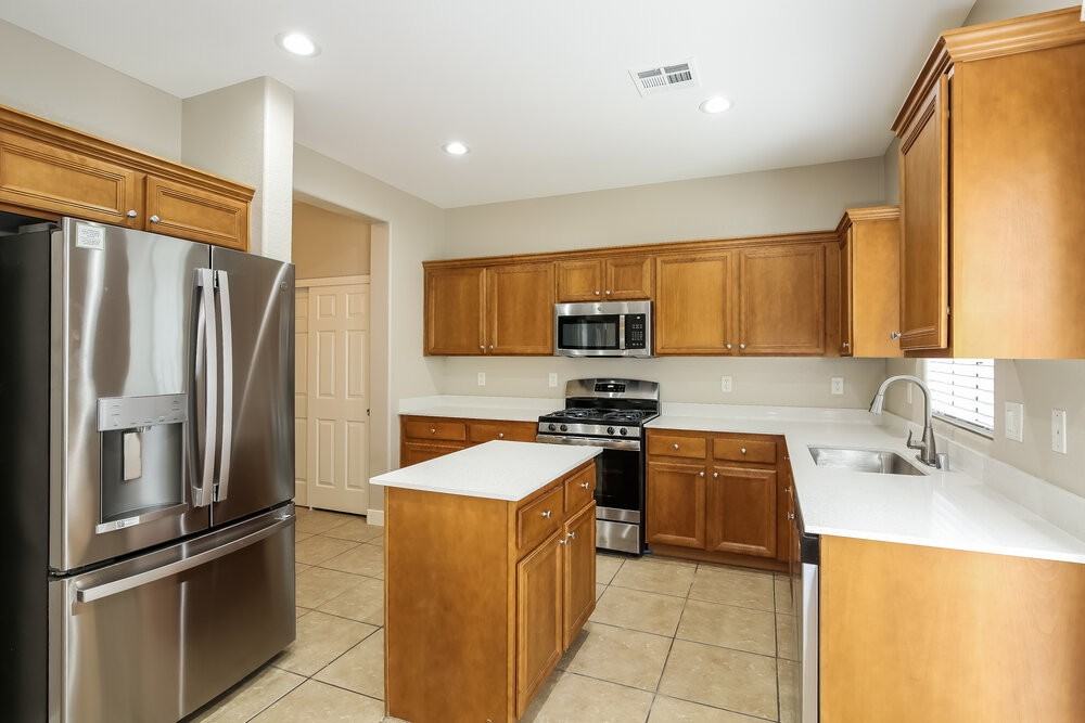 708 Fort Mandan Ct - Photo 7 of 20