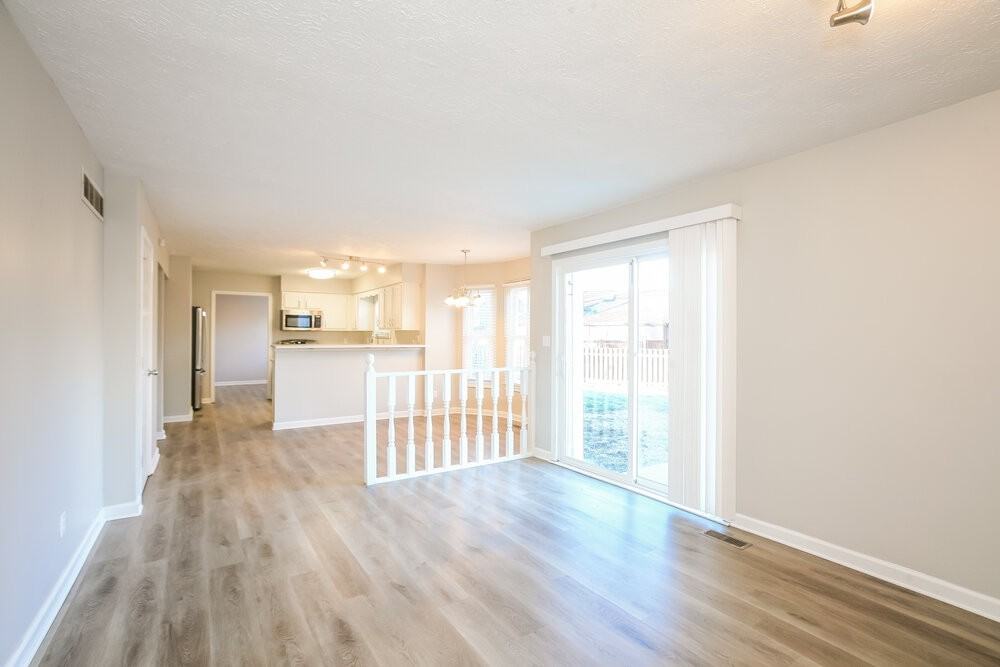 656 Sunbird Cir - Photo 5 of 17