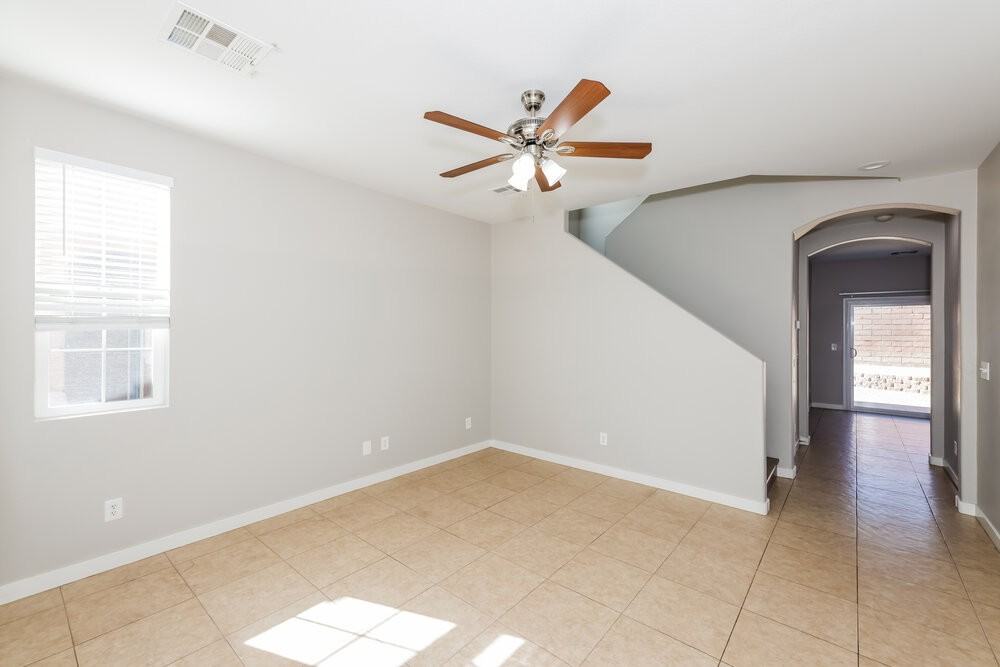 10111 Deep Glen St - Photo 5 of 17