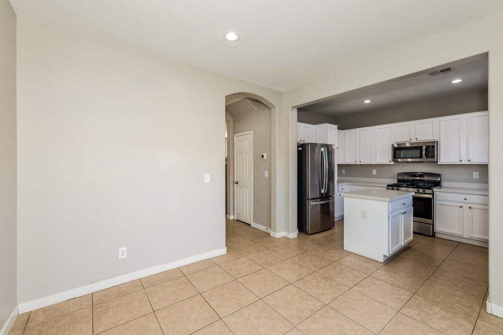 10111 Deep Glen St - Photo 7 of 17