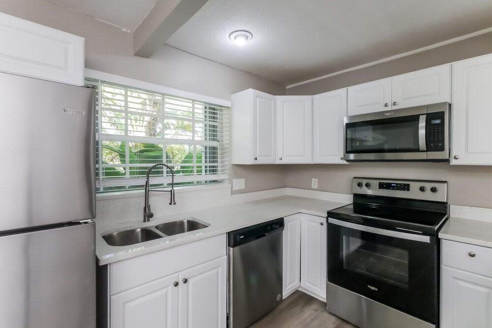 1001 Sw 25th Ave - Photo 7 of 16