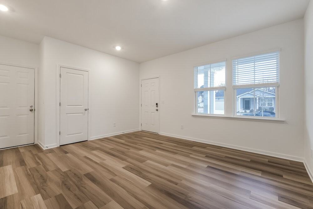 3106 Whitman Ct Se - Photo 5 of 17