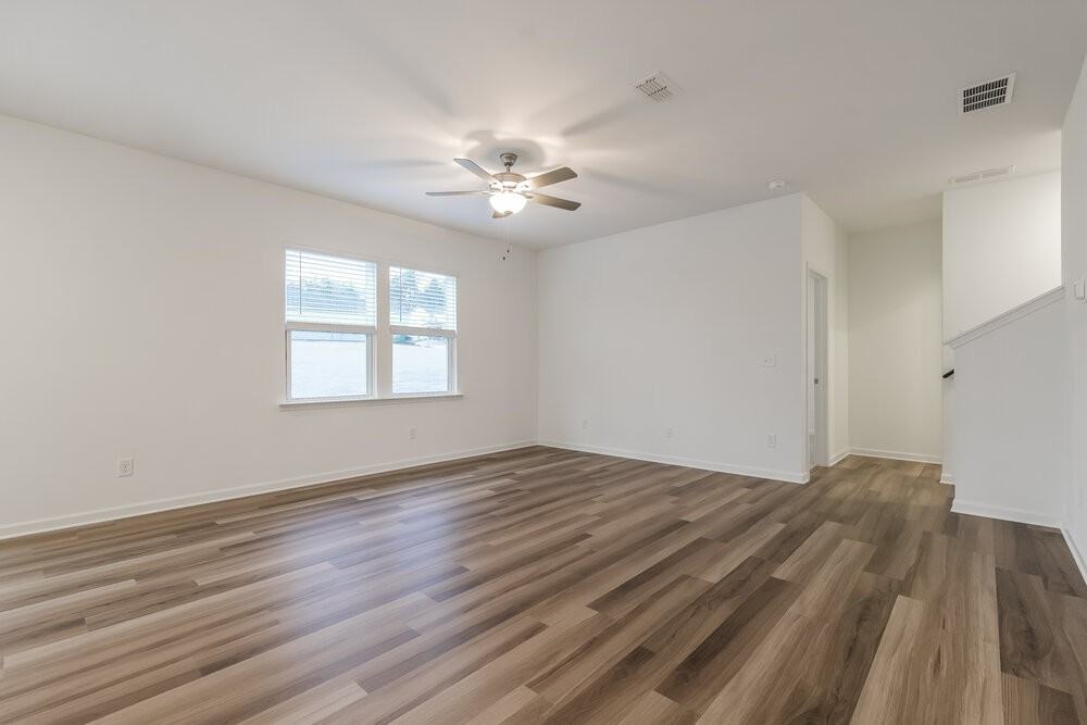 3106 Whitman Ct Se - Photo 6 of 17