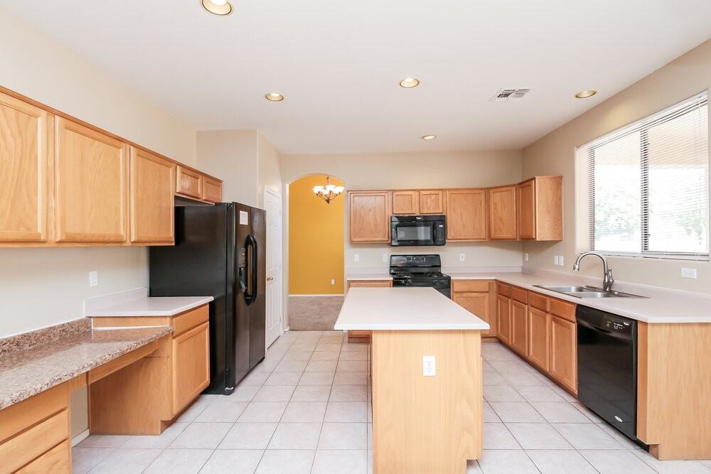 1334 E Harrison St - Photo 4 of 15