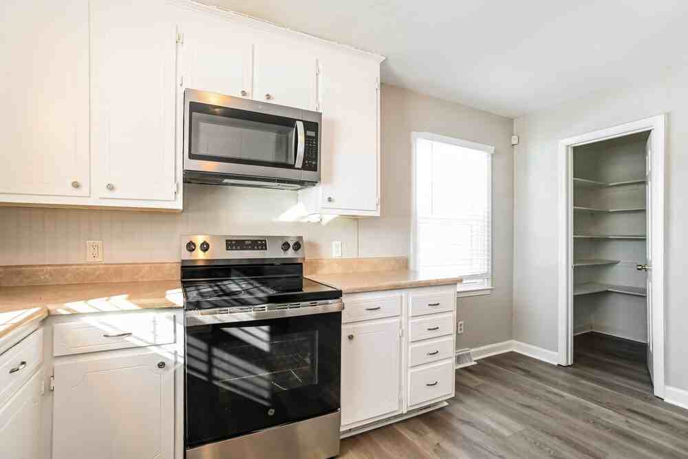 717 Goose Creek Dr - Photo 5 of 16