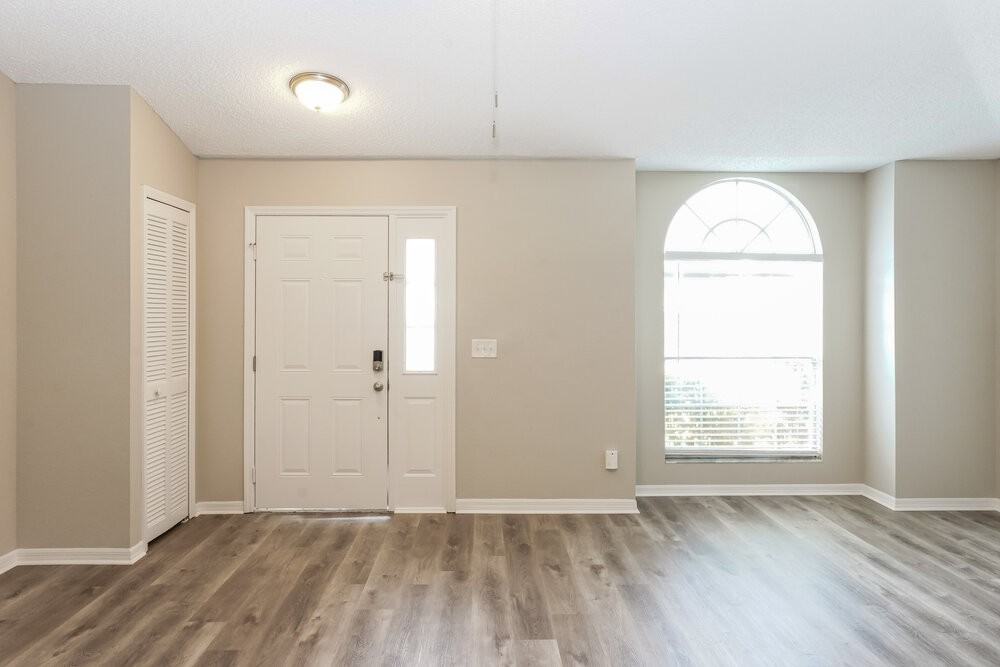 1917 Excalibur Dr - Photo 4 of 20