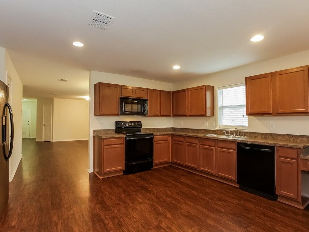 16404 Cowboy Trl - Photo 3 of 12