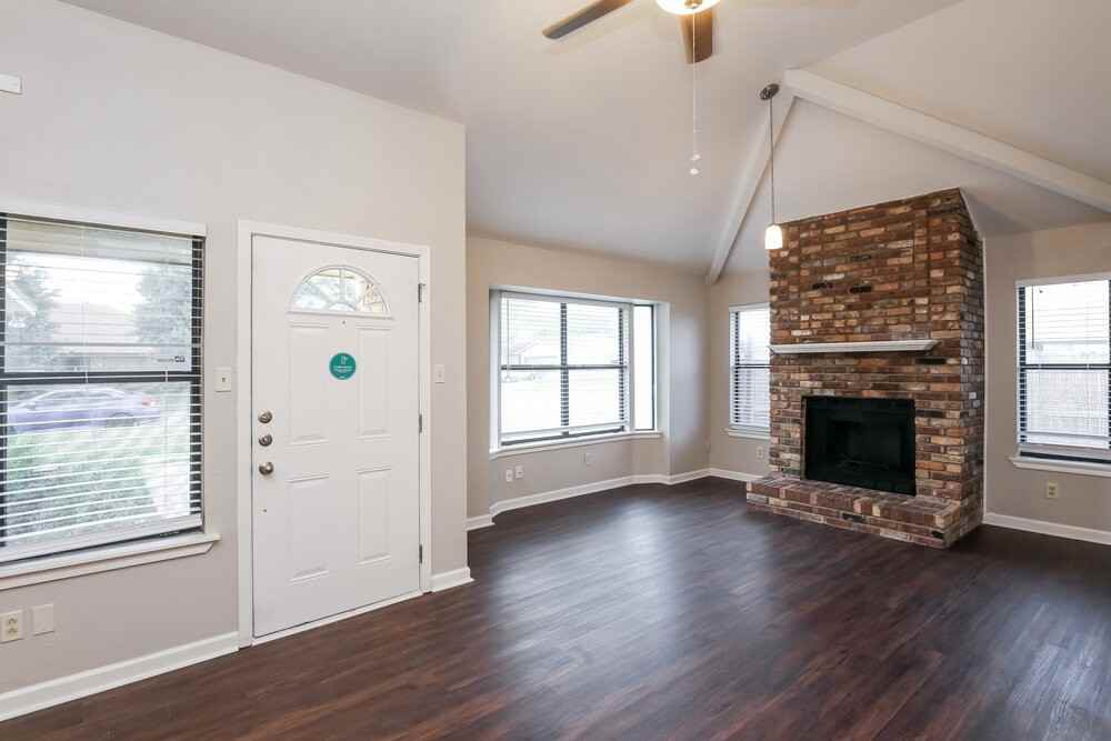 101 Colony Dr - Photo 3 of 16