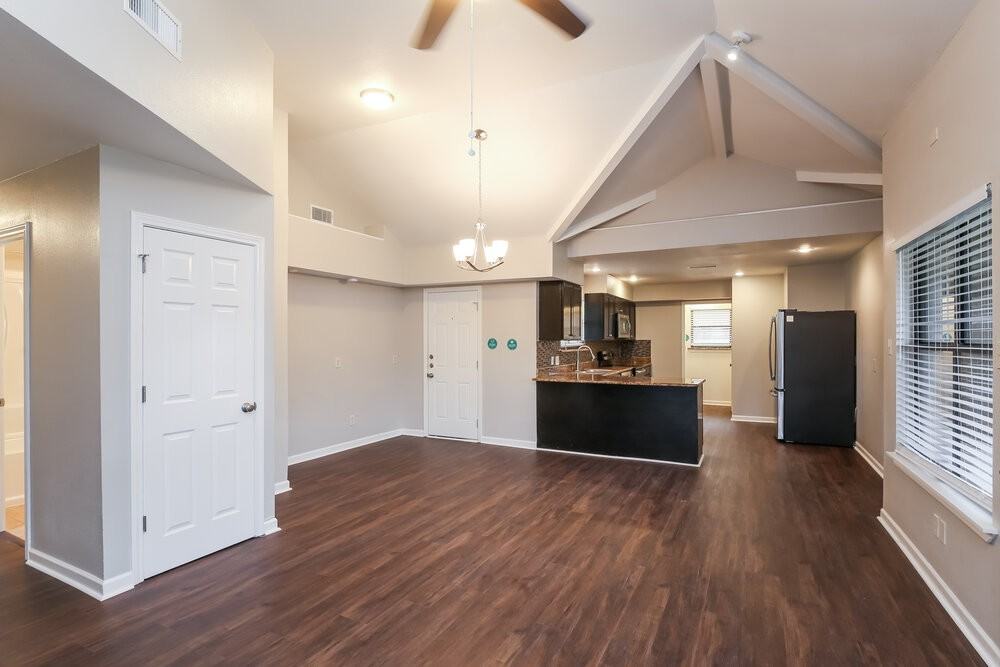 101 Colony Dr - Photo 4 of 16