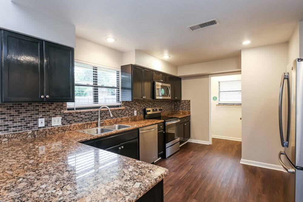 101 Colony Dr - Photo 6 of 16