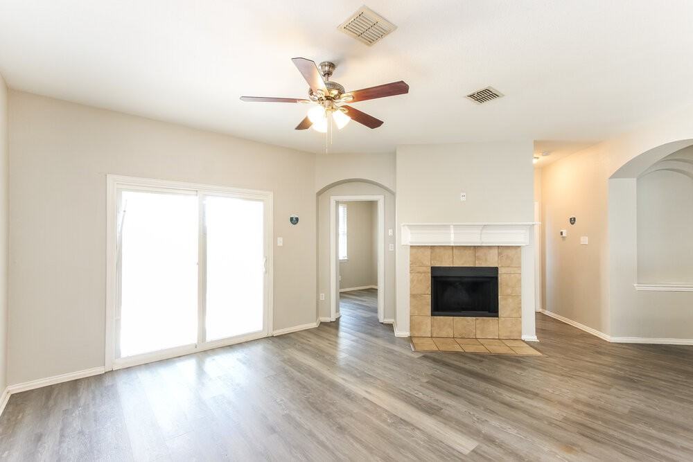 709 Lone Pine Dr - Photo 5 of 16